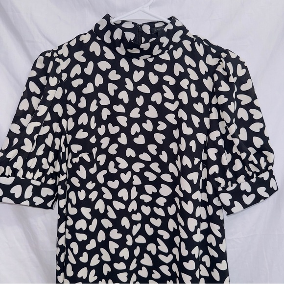 Ann Taylor Black Heart Pattern Short Sleeve Mock Neck Shift Dress size XXS - Picture 4 of 7
